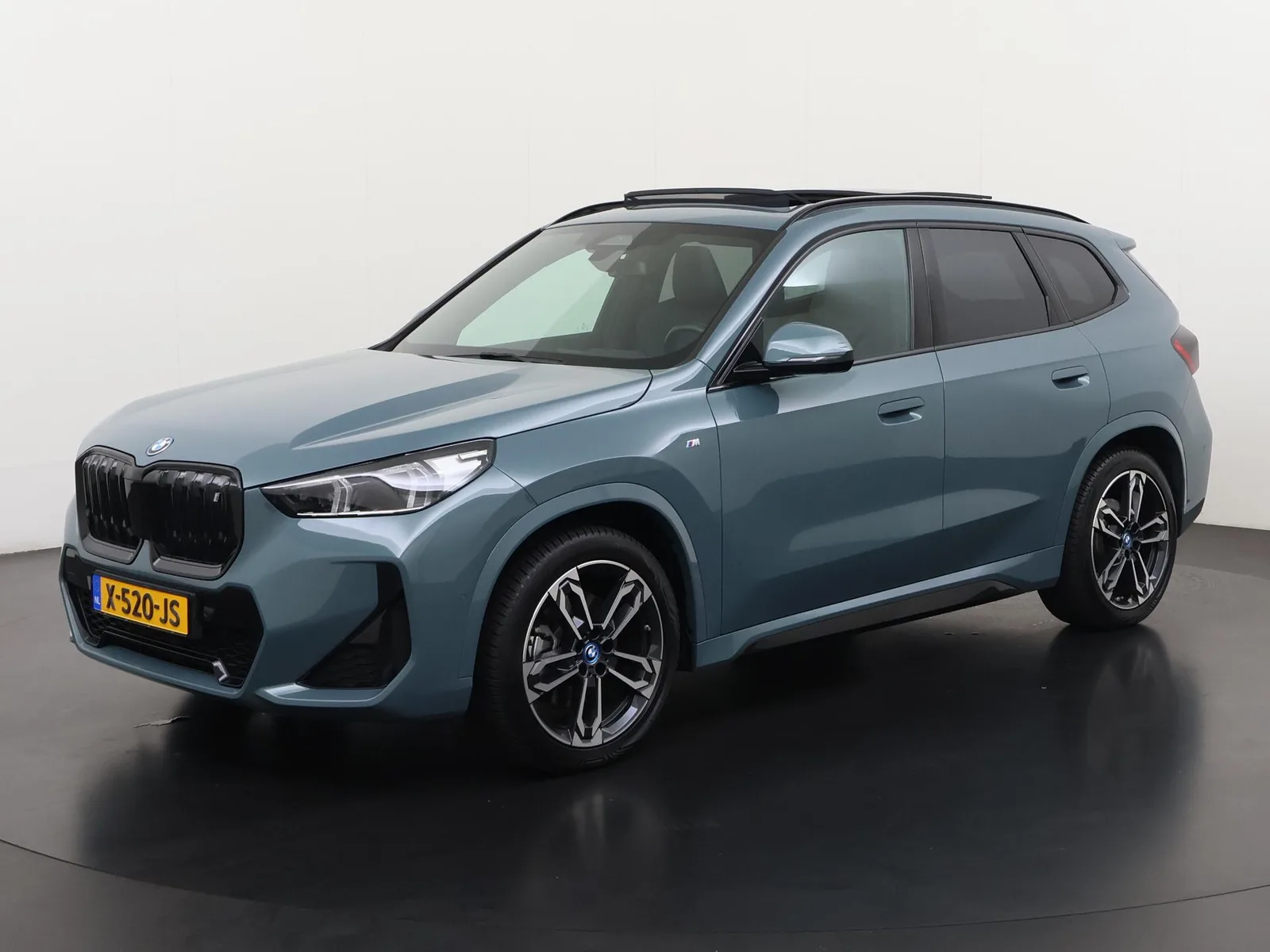 BMW iX1 (2023) — foto 1