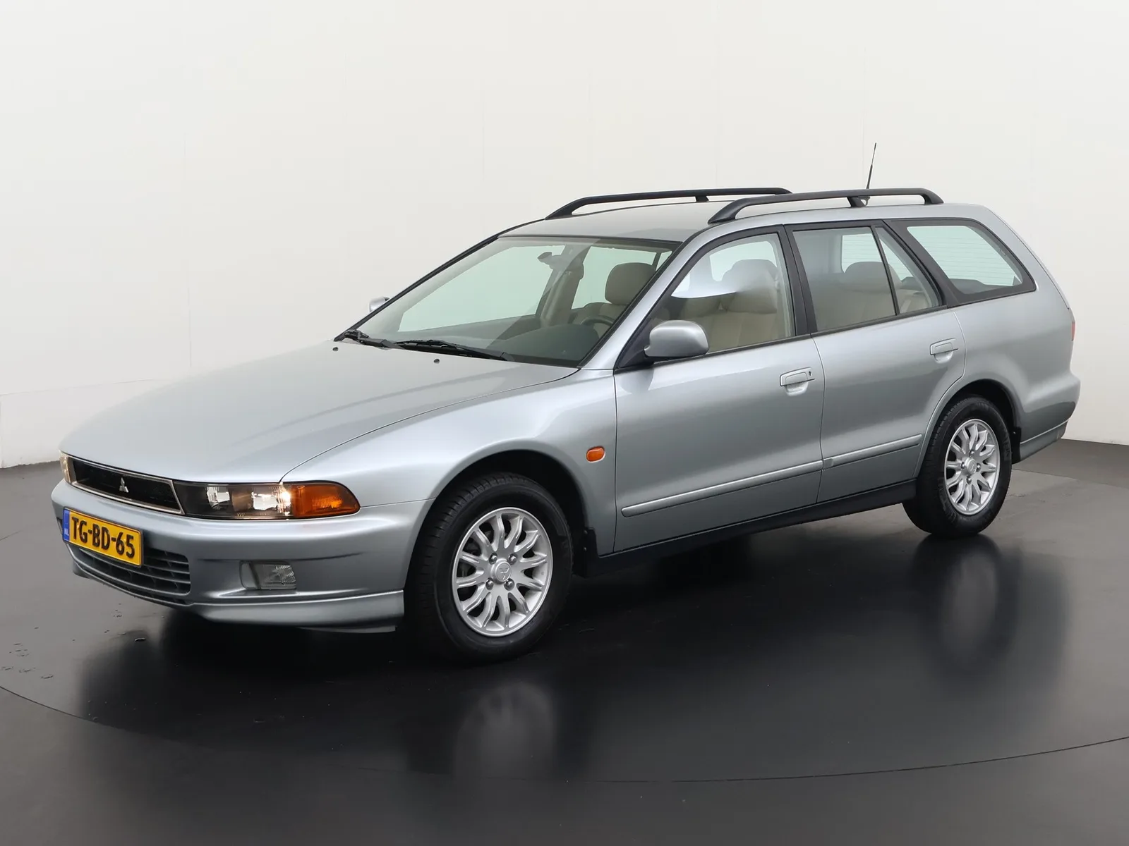 Mitsubishi Galant (1998) — foto 1
