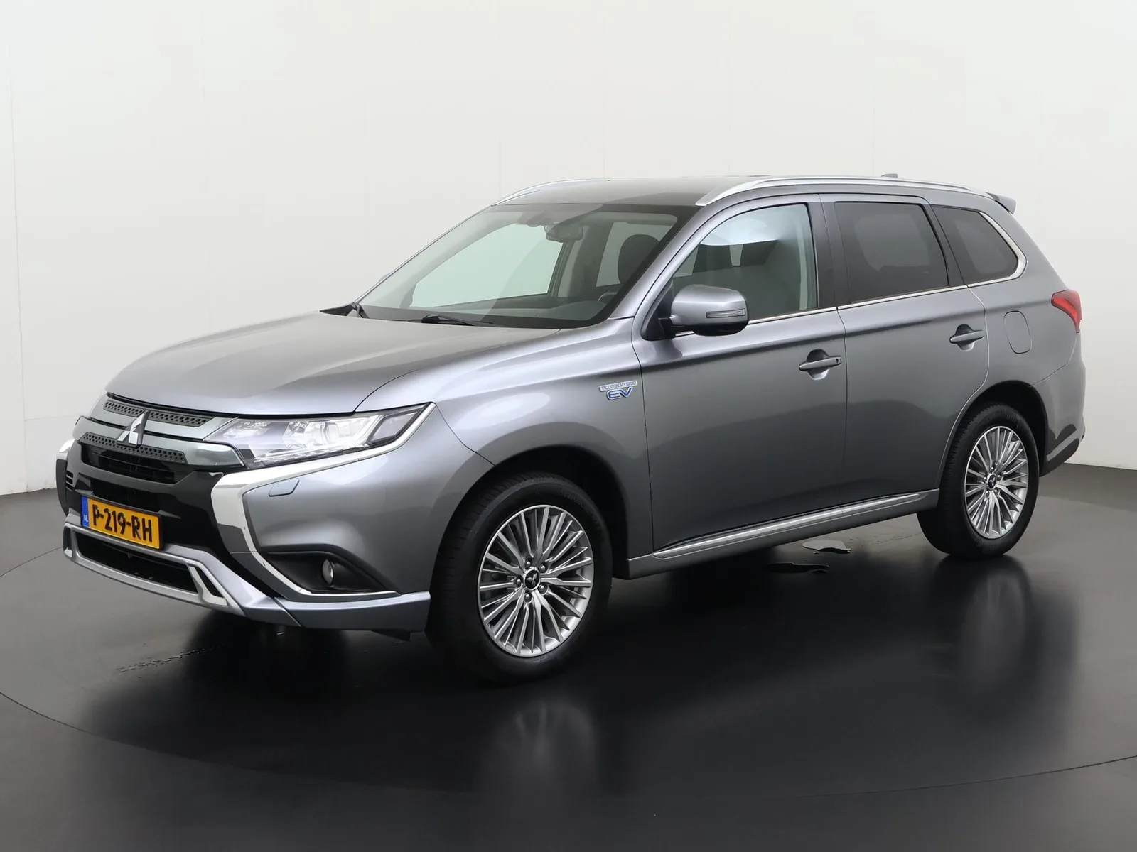 Mitsubishi Outlander (2021) — foto 1
