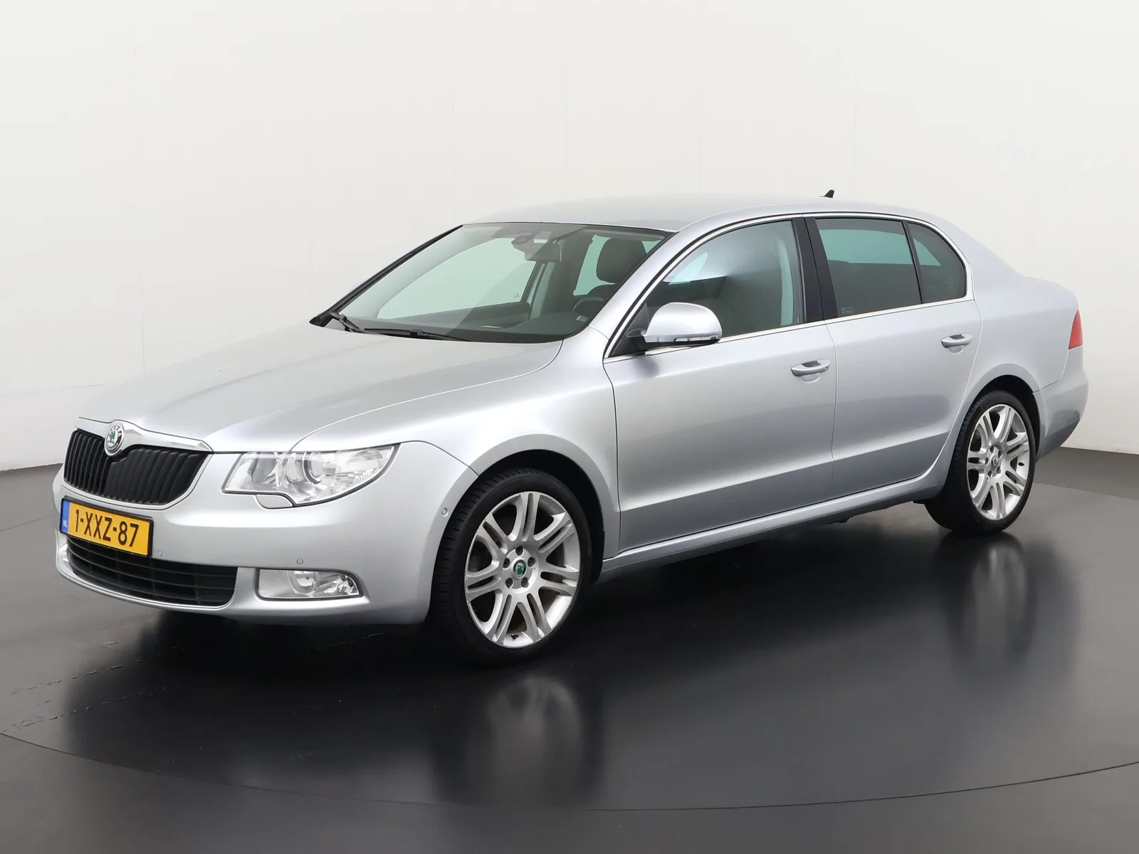 Škoda Superb (2013) — foto 1
