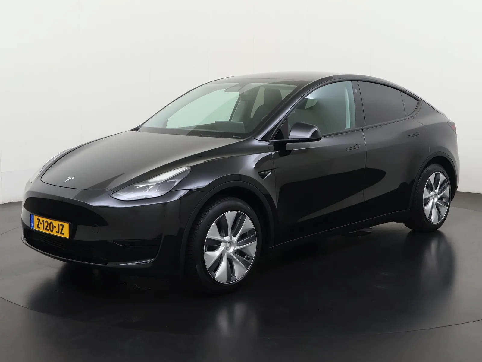 Tesla Model Y (2024) — foto 1