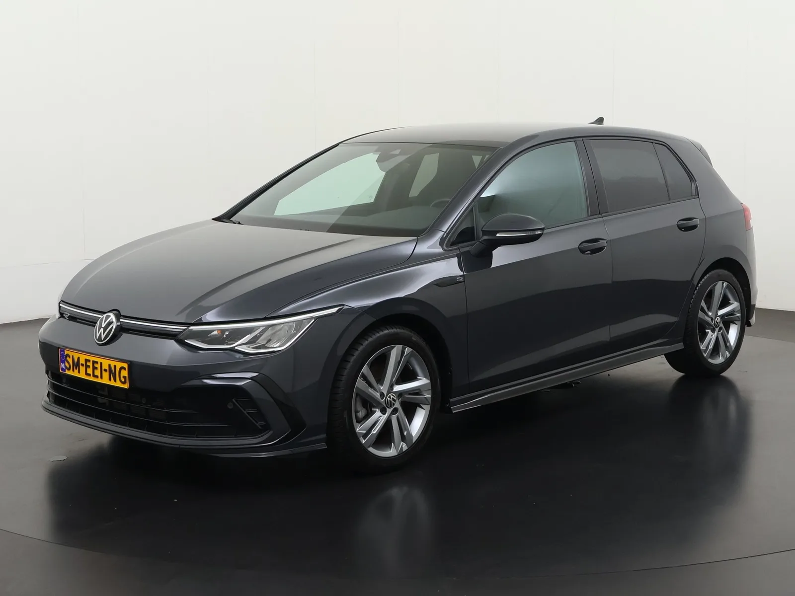 Volkswagen Golf (2024) — foto 1