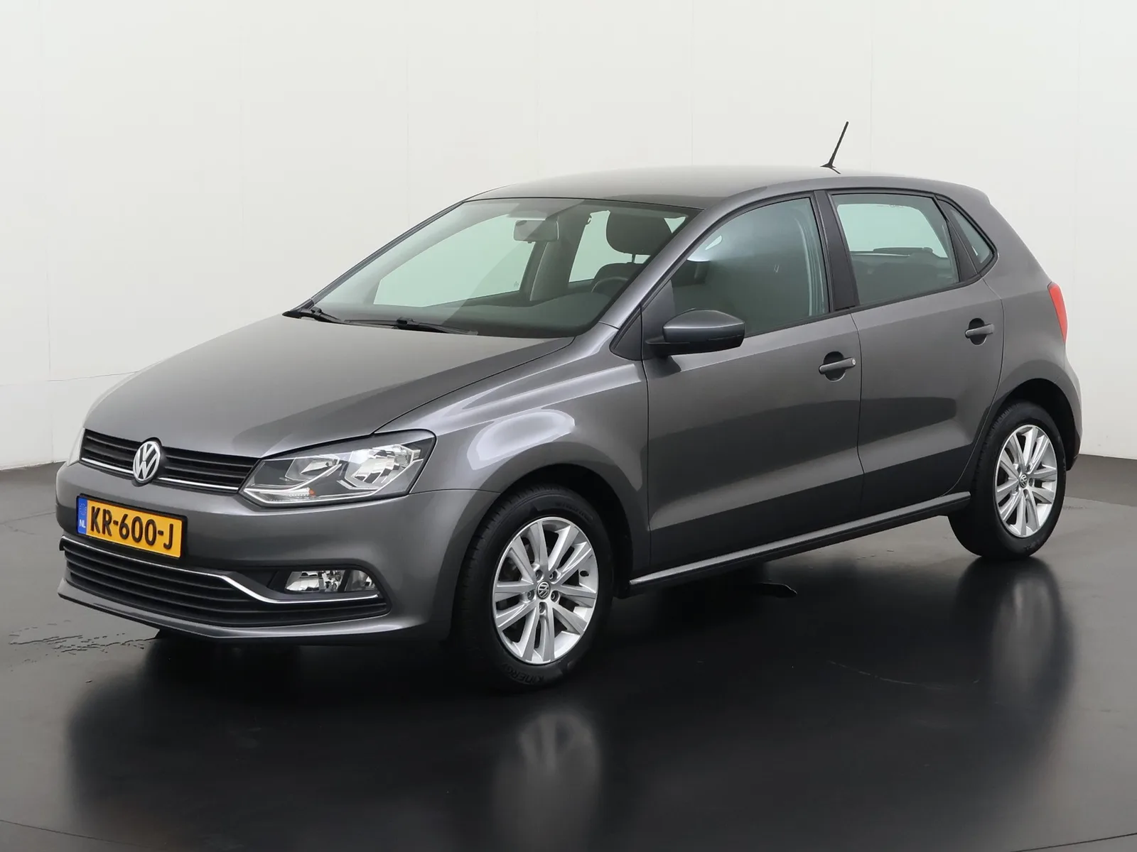 Volkswagen Polo (2015) — foto 1