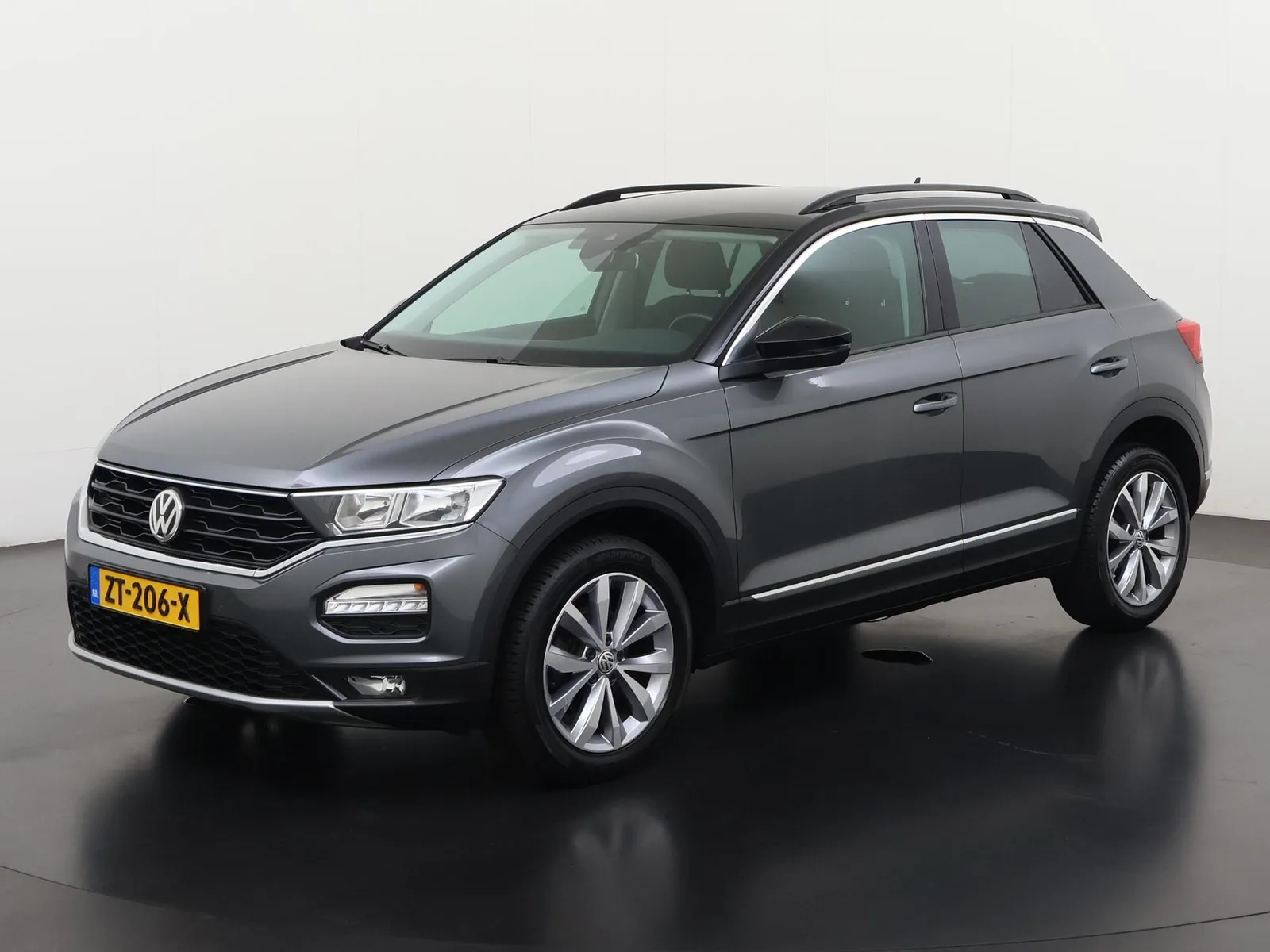 Volkswagen T-Roc (2019) — foto 1