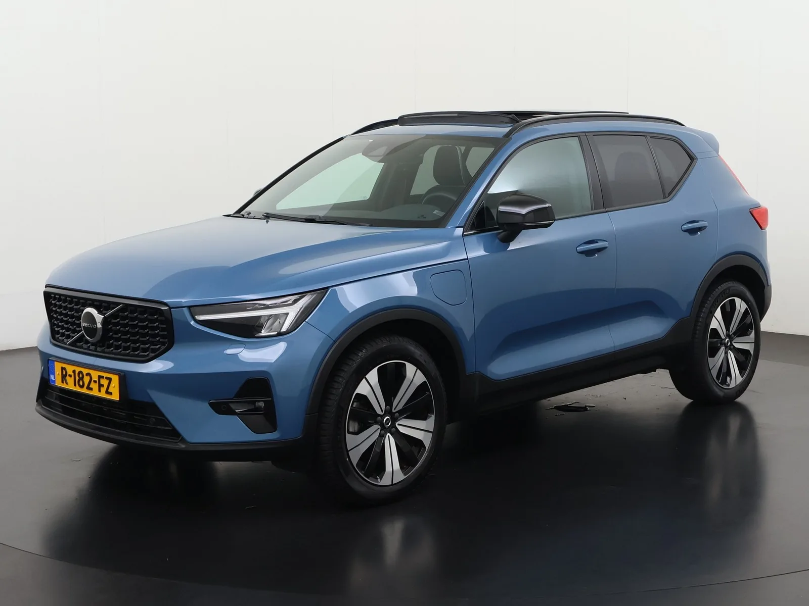 Volvo XC40 (2022) — foto 1