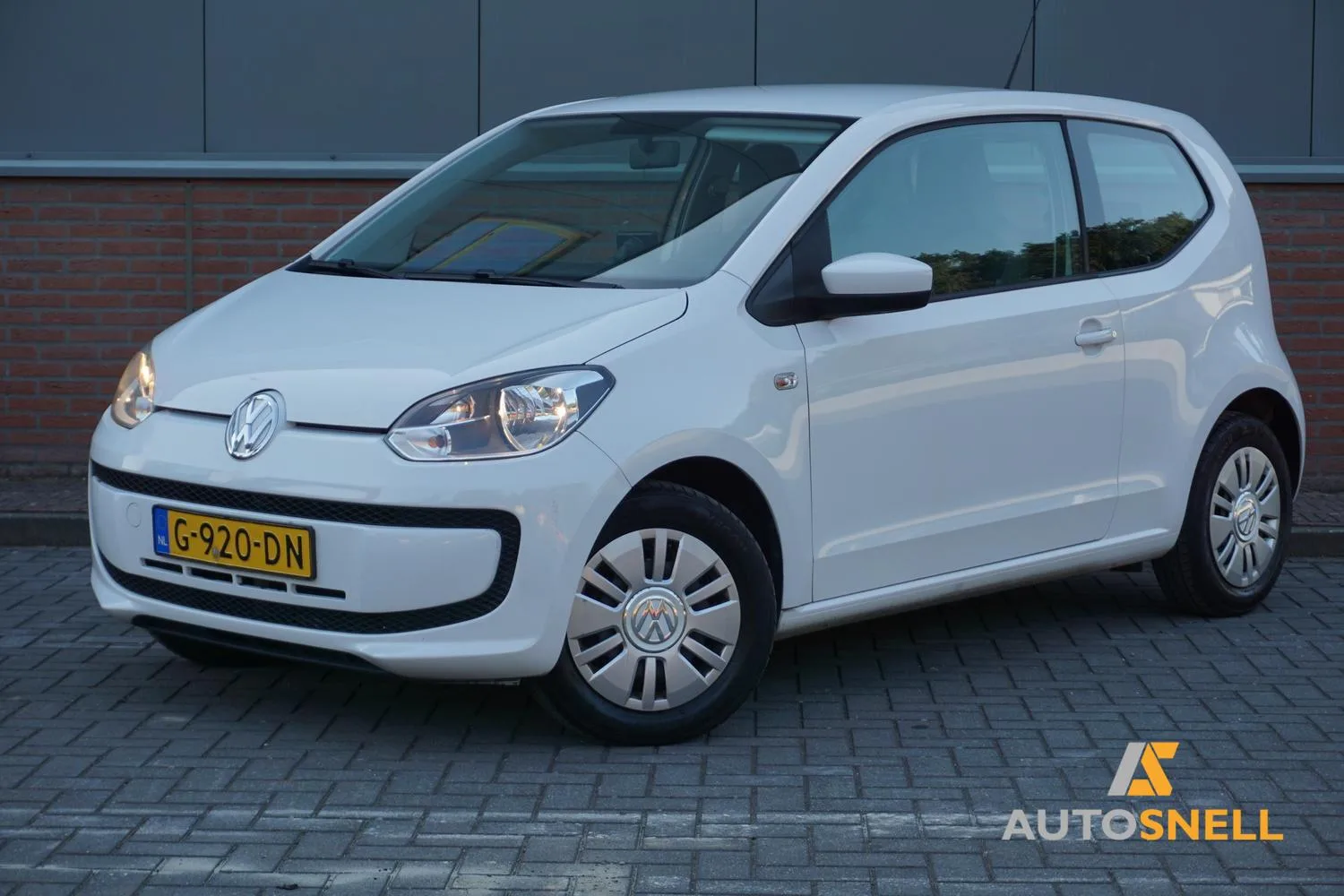 Volkswagen Up! (2013) — foto 1
