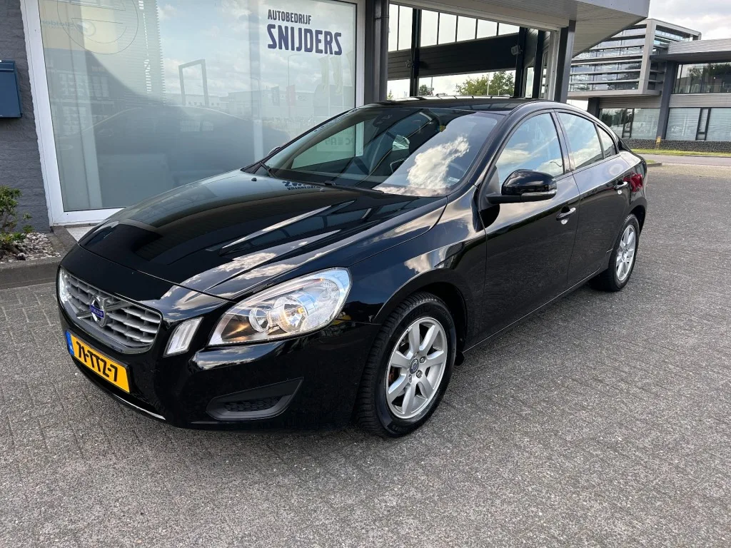 Volvo S60 (2012) — foto 1