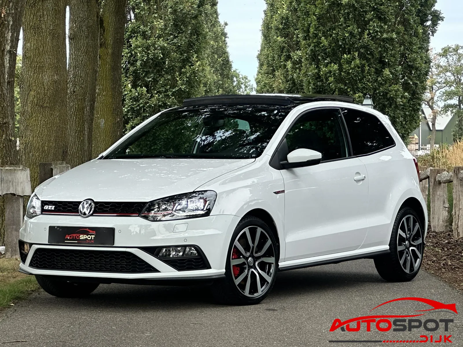 Volkswagen Polo (2016) — foto 1