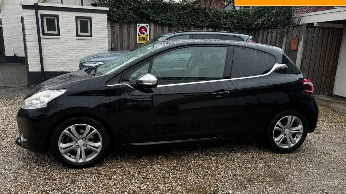 Peugeot 208 (2013) — foto 1