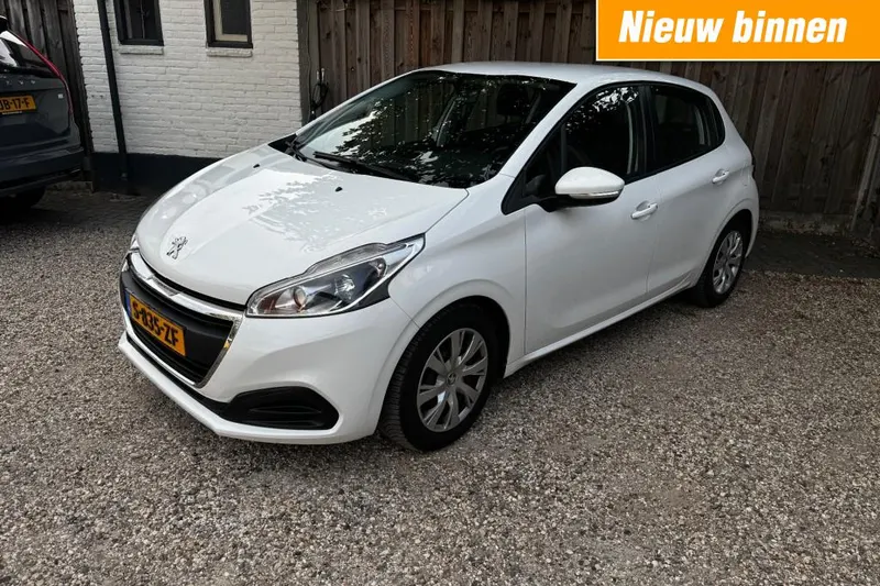 Peugeot 208 (2017)