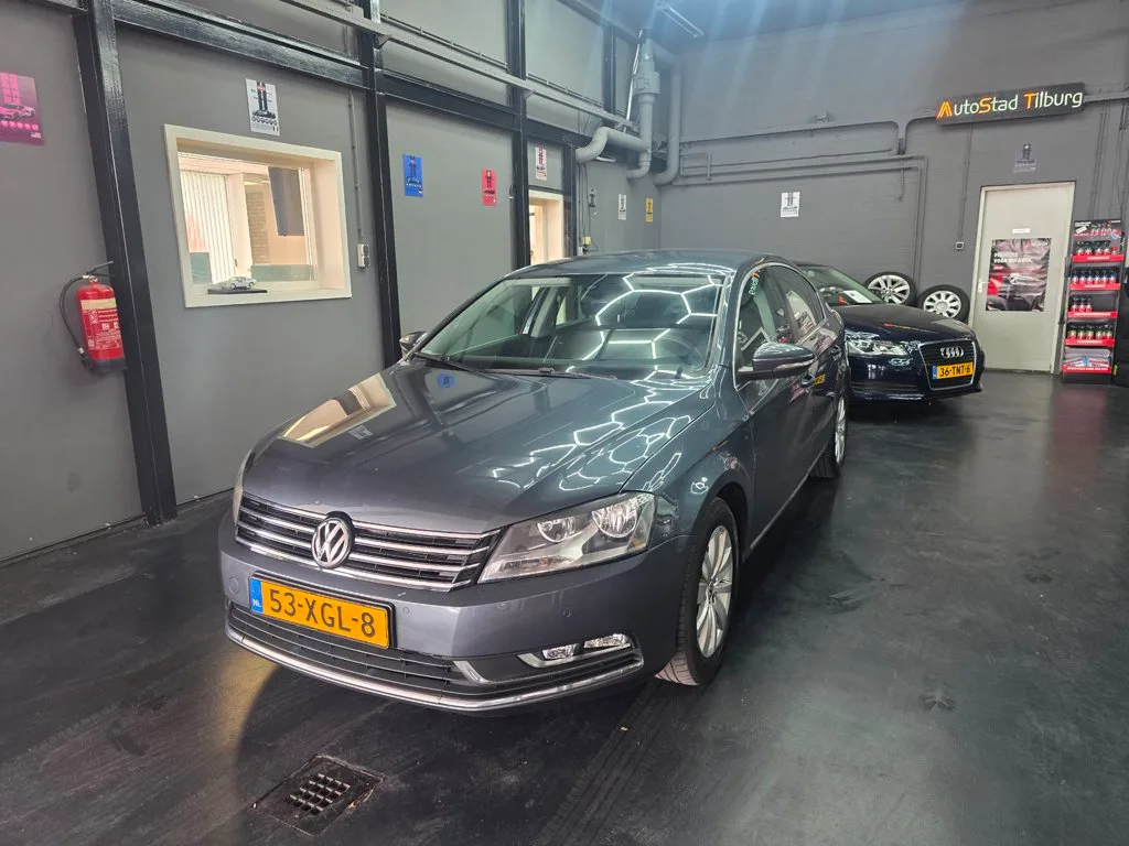 Volkswagen Passat (2012) — foto 1