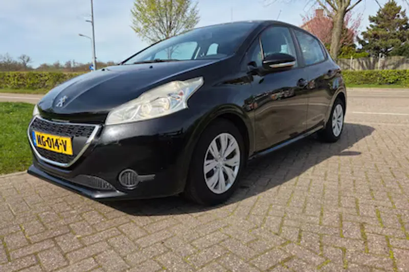 Peugeot 208 (2015)