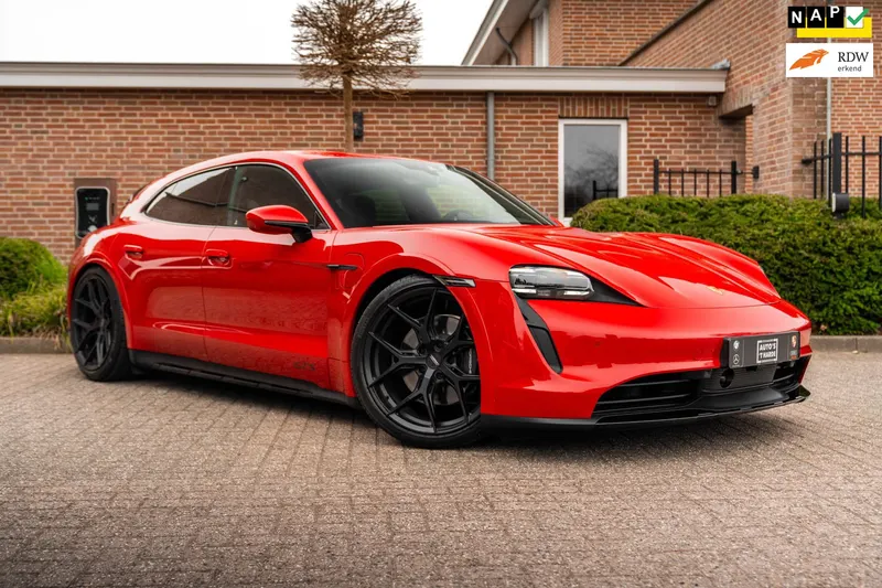 Porsche Taycan (2023)
