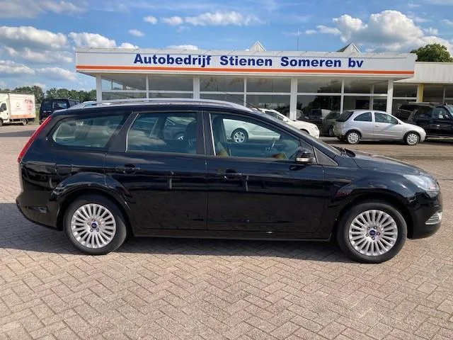 Ford Focus (2011) — foto 1