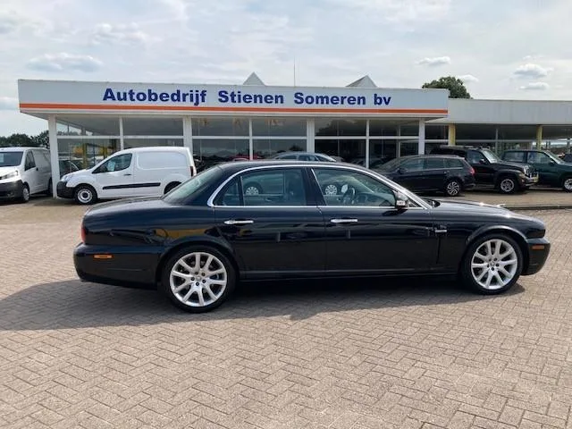 Jaguar XJ (2010) — foto 1