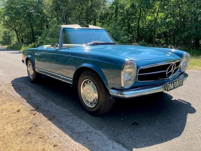 Mercedes-Benz 200-Serie (1968) — foto 1