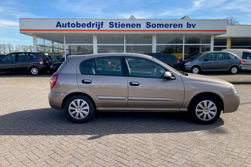 Nissan Almera (2006)