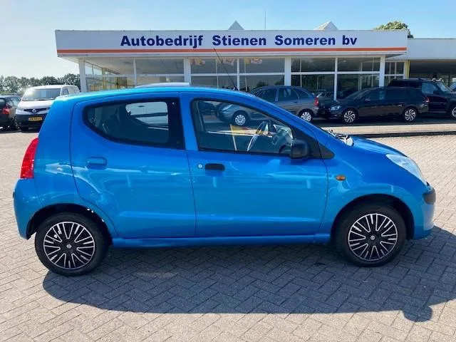 Nissan Pixo (2009) — foto 1