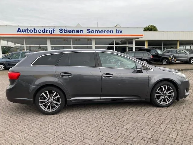 Toyota Avensis (2012) — foto 1