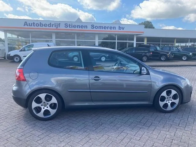 Volkswagen Golf (2004) — foto 1