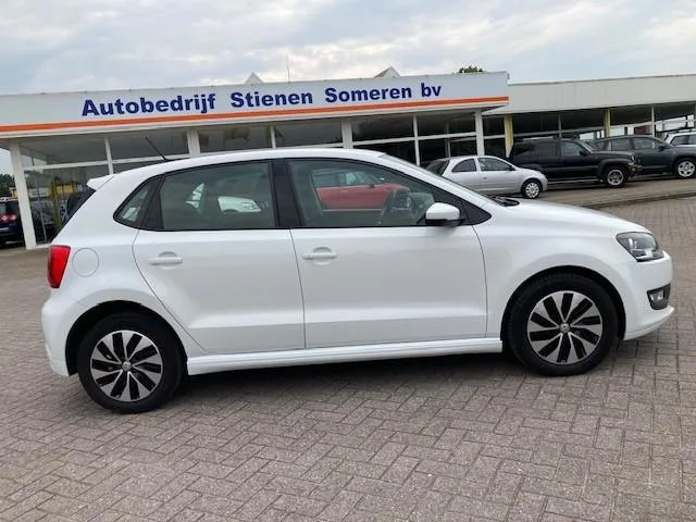 Volkswagen Polo (2014) — foto 1