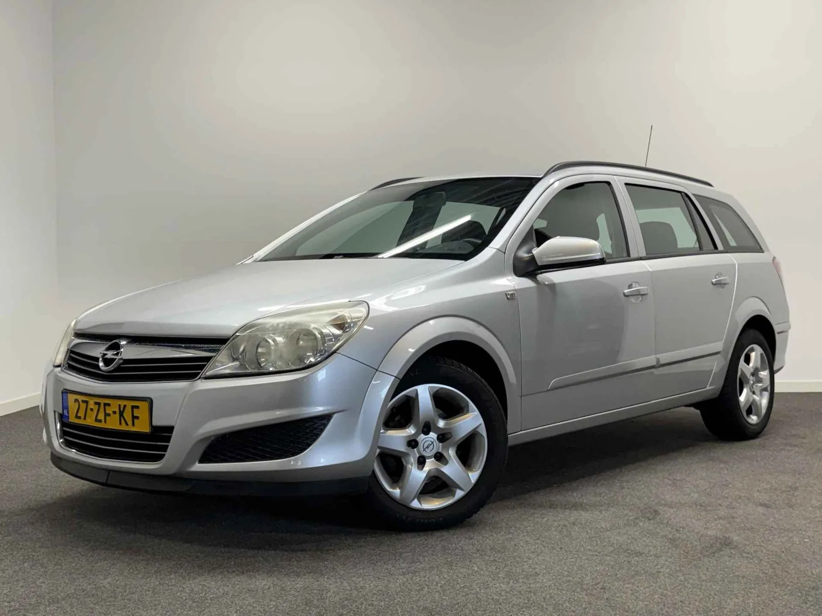 Opel Astra (2008) — foto 1