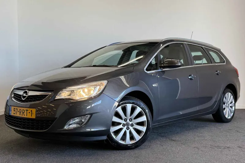 Opel Astra (2011)