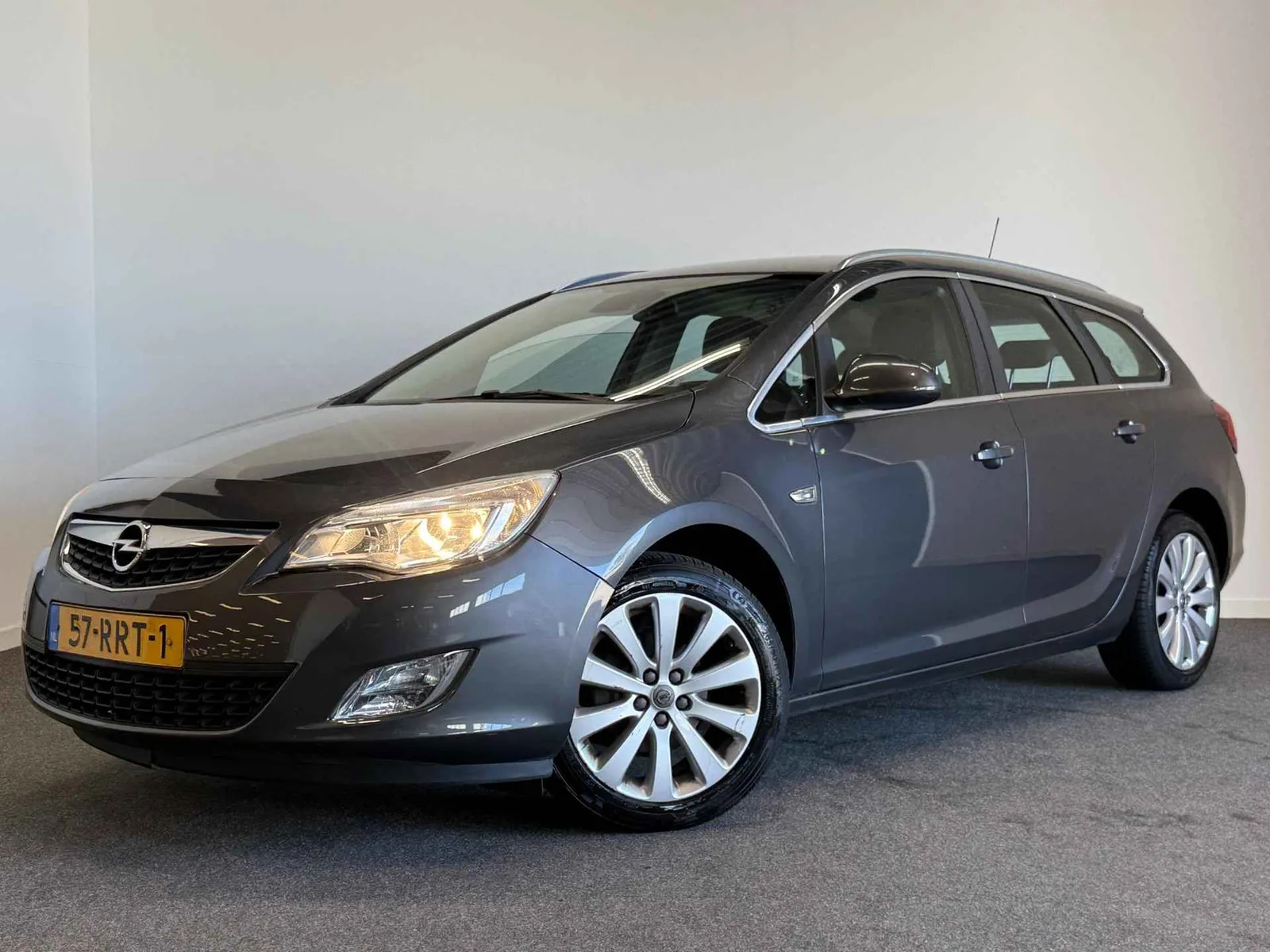 Opel Astra (2011) — foto 1