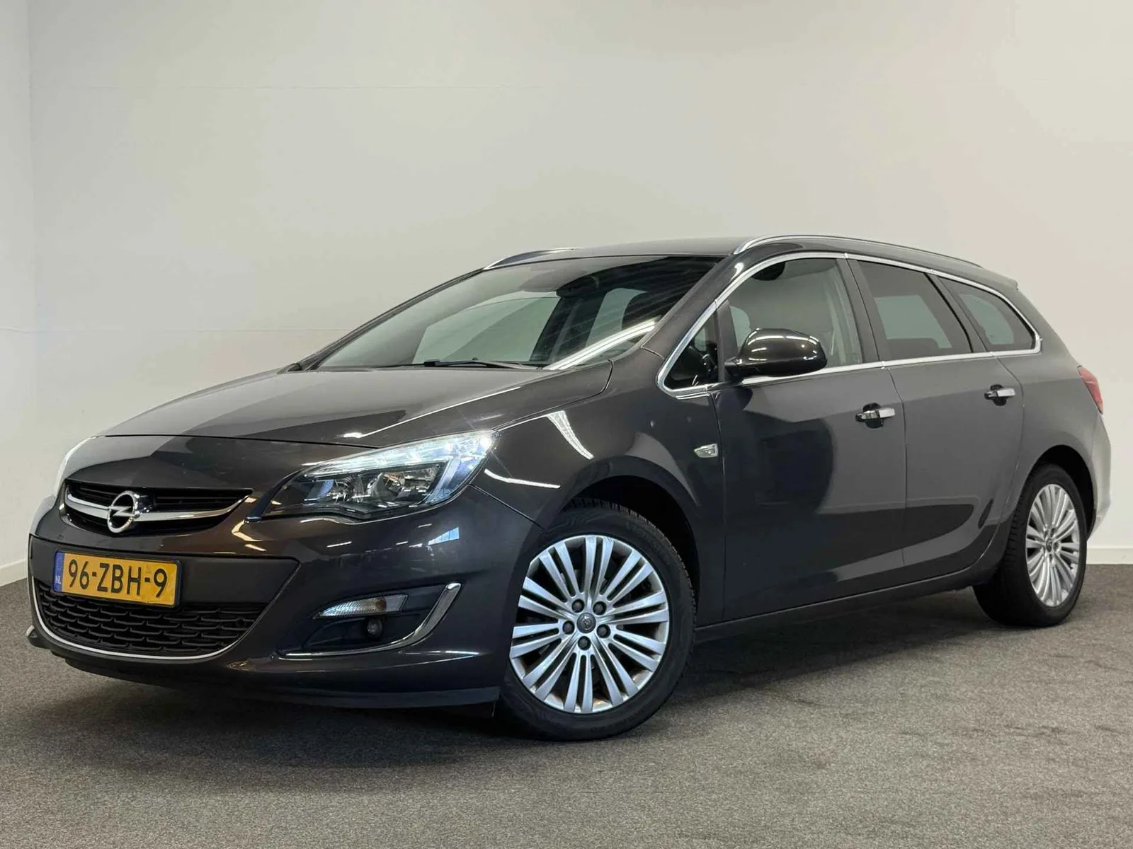Opel Astra (2012) — foto 1