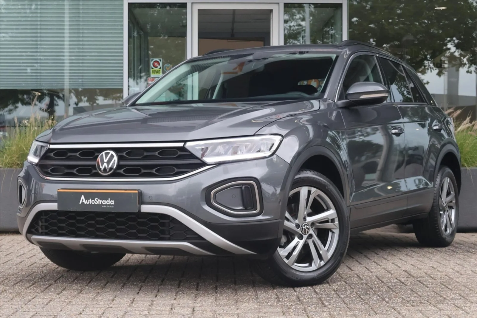 Volkswagen T-Roc (2022) — foto 1