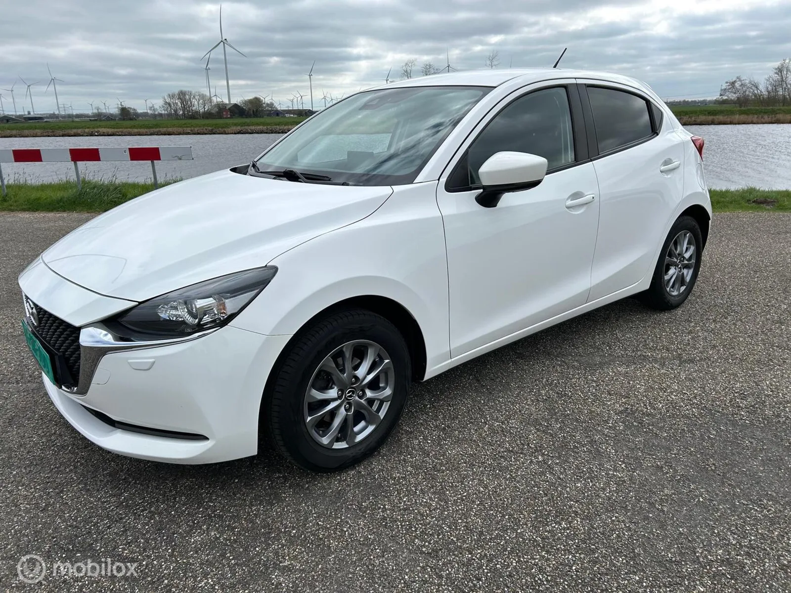 Mazda 2 (2023) — foto 1