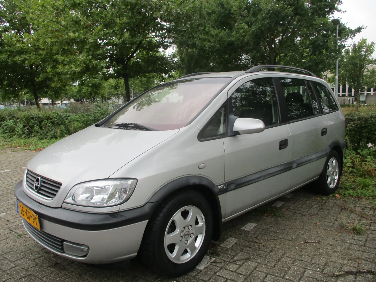 Opel Zafira (2001) — foto 1