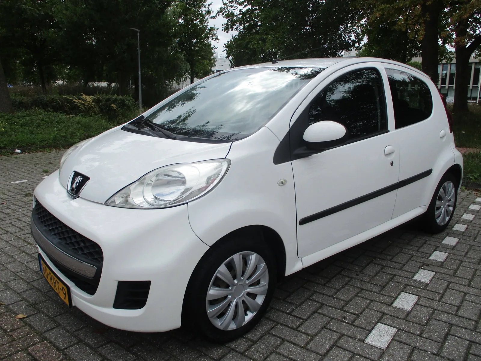 Peugeot 107 (2011) — foto 1