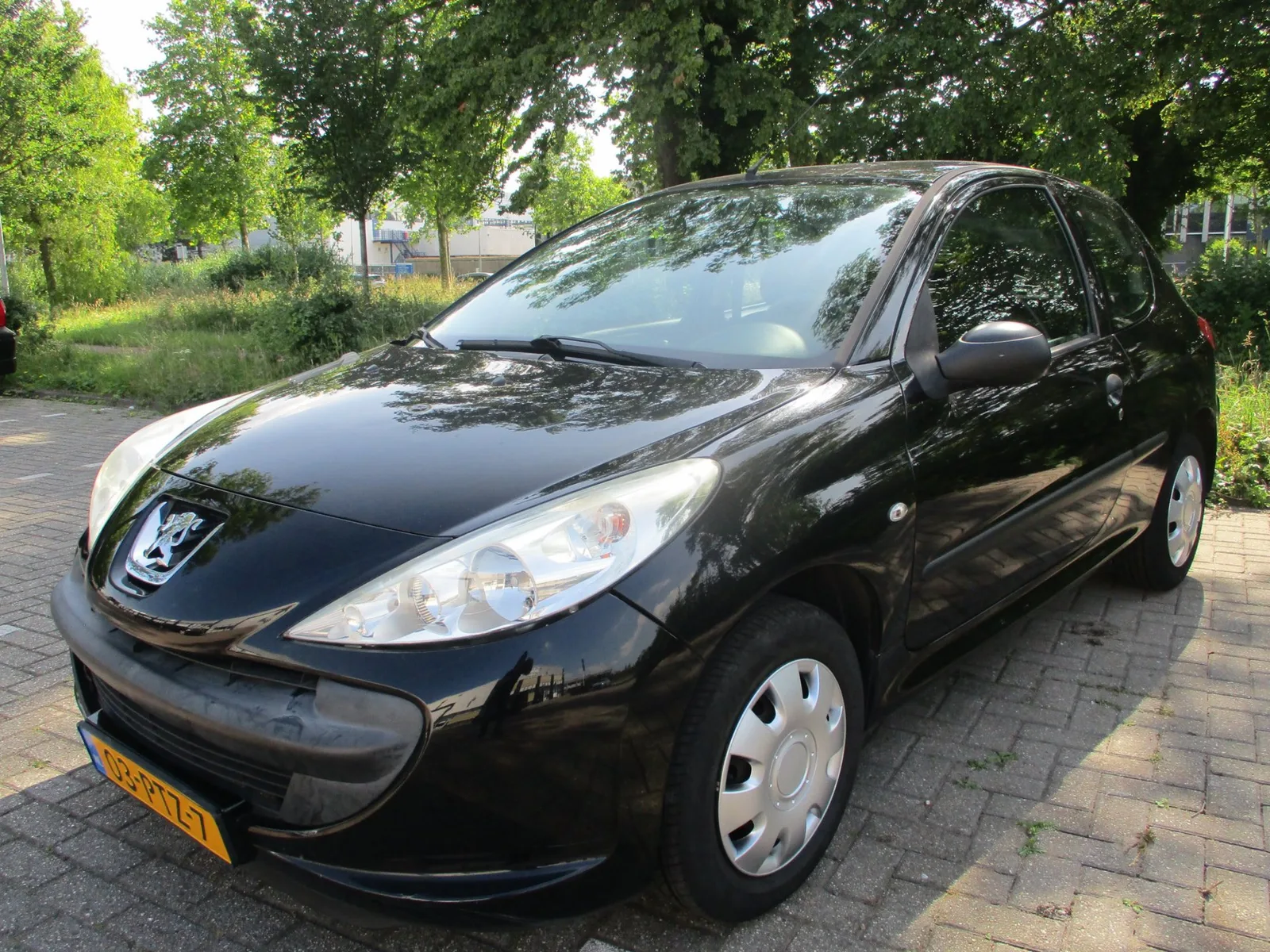Peugeot 206 (2011) — foto 1
