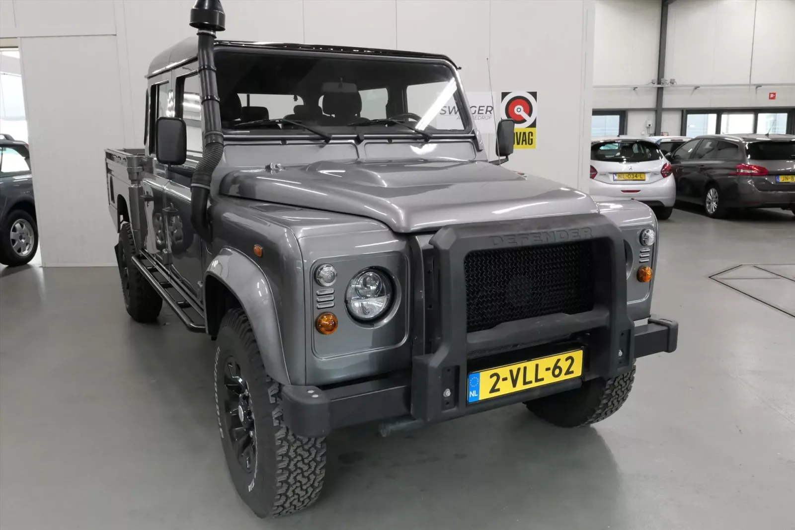 Land Rover Defender (2011) — foto 1