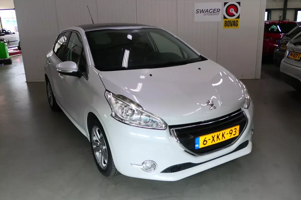 Peugeot 208 (2014) — foto 1