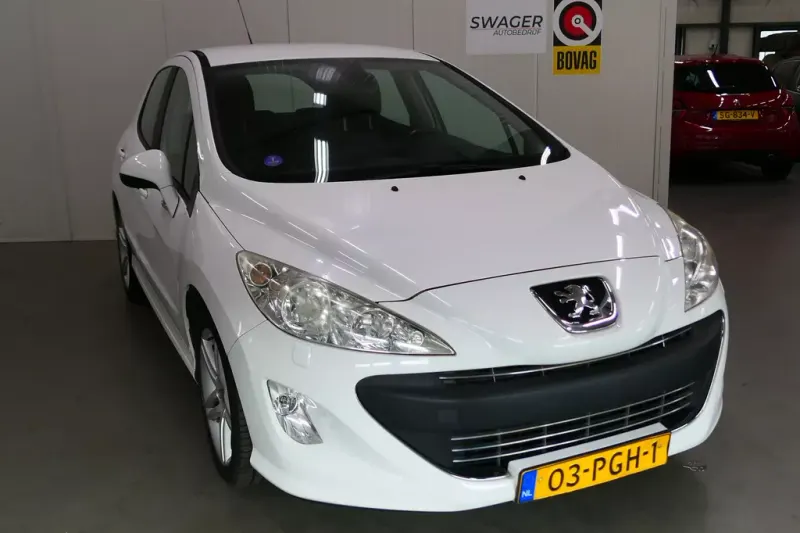 Peugeot 308 (2011)