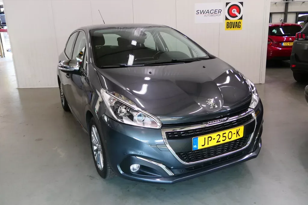 Peugeot 208 (2016) — foto 1