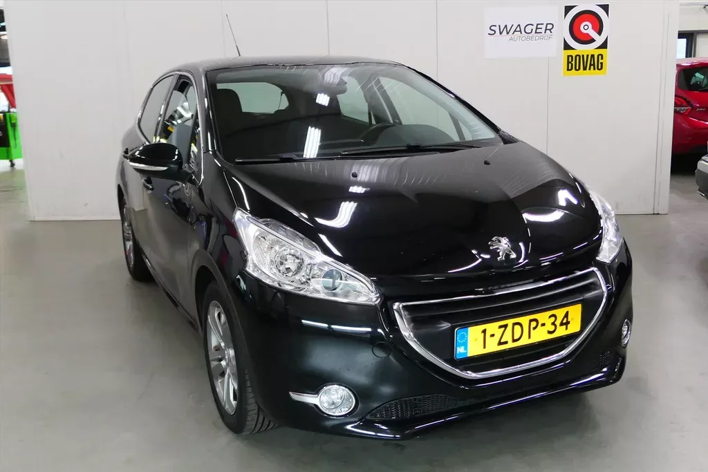Peugeot 208 (2014) — foto 1