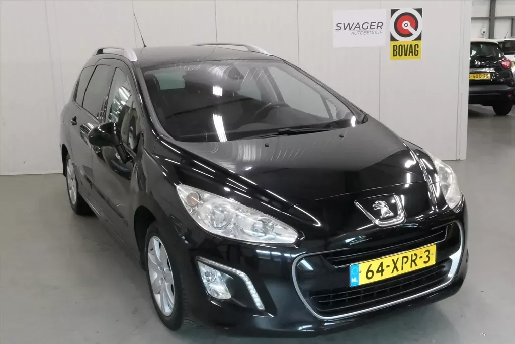 Peugeot 308 (2011) — foto 1