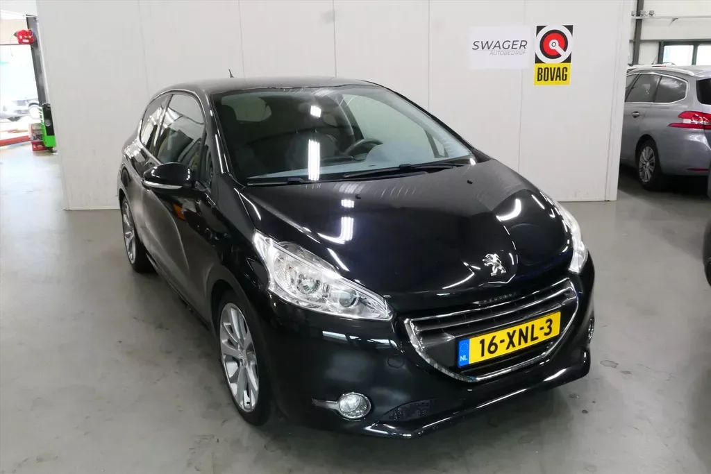 Peugeot 208 (2012) — foto 1