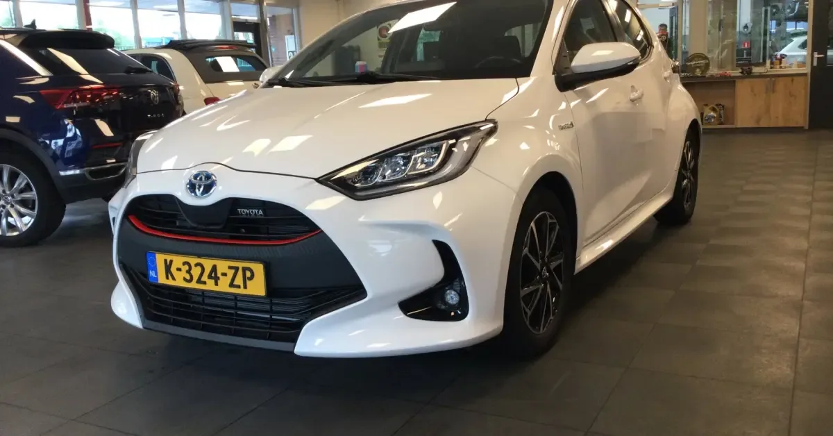 Toyota Yaris (2021) — foto 1