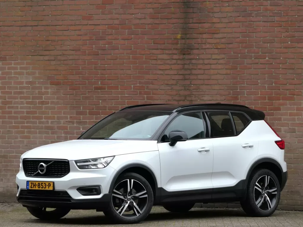 Volvo XC40 (2019) — foto 1