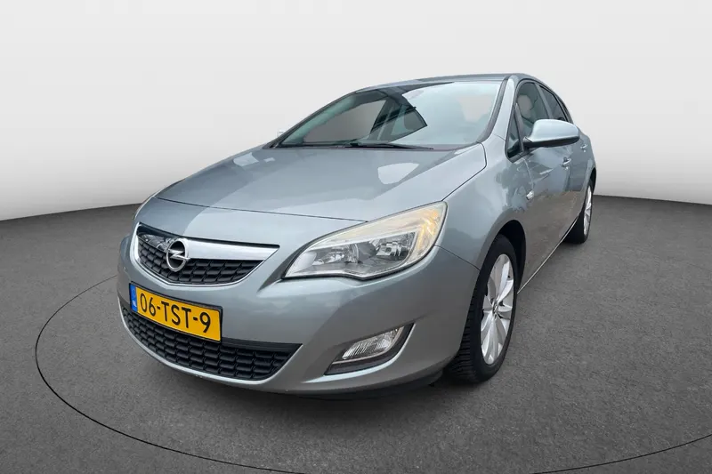 Opel Astra (2012)