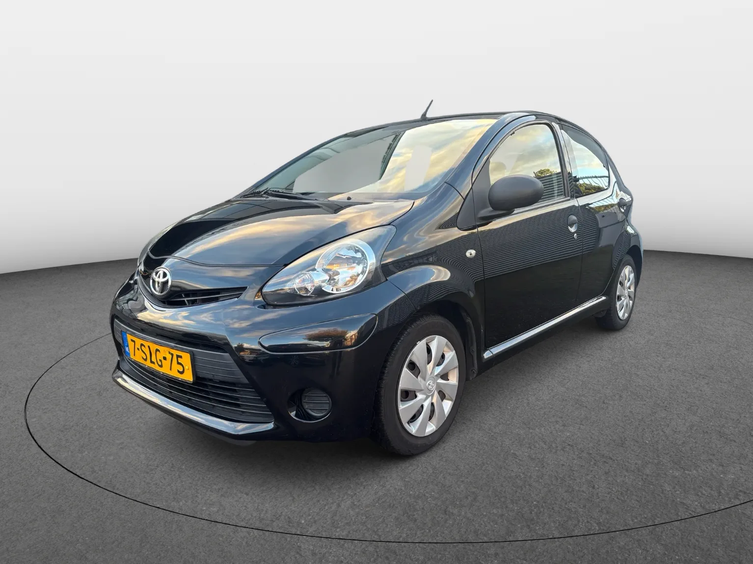 Toyota Aygo (2013) — foto 1