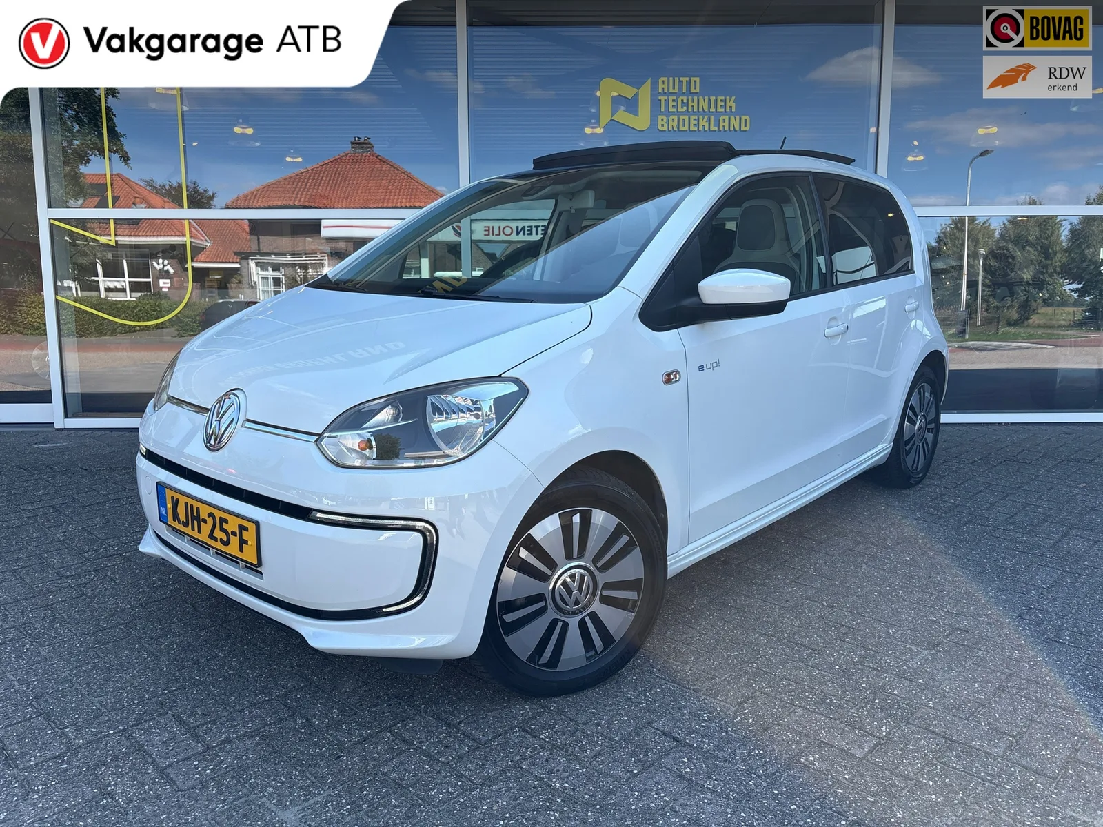 Volkswagen E-Up! (2015) — foto 1