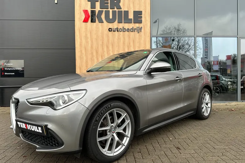 Alfa Romeo Stelvio (2017)