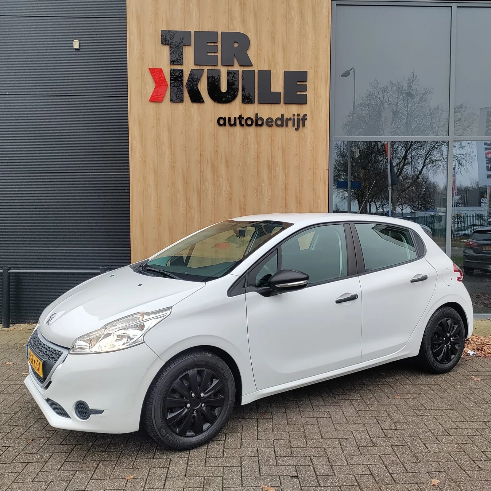 Peugeot 208 (2013) — foto 1