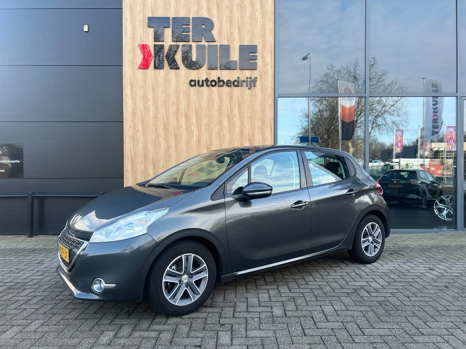 Peugeot 208 (2013) — foto 1