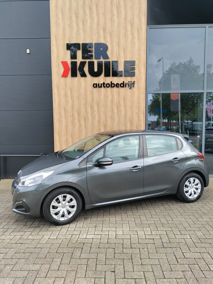 Peugeot 208 (2016) — foto 1